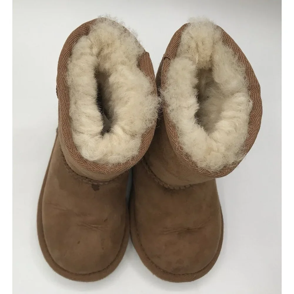 UGG Classic Short Boots Toddler‎ Size 7 Sheepskin Chestnut Suede Fur Lined